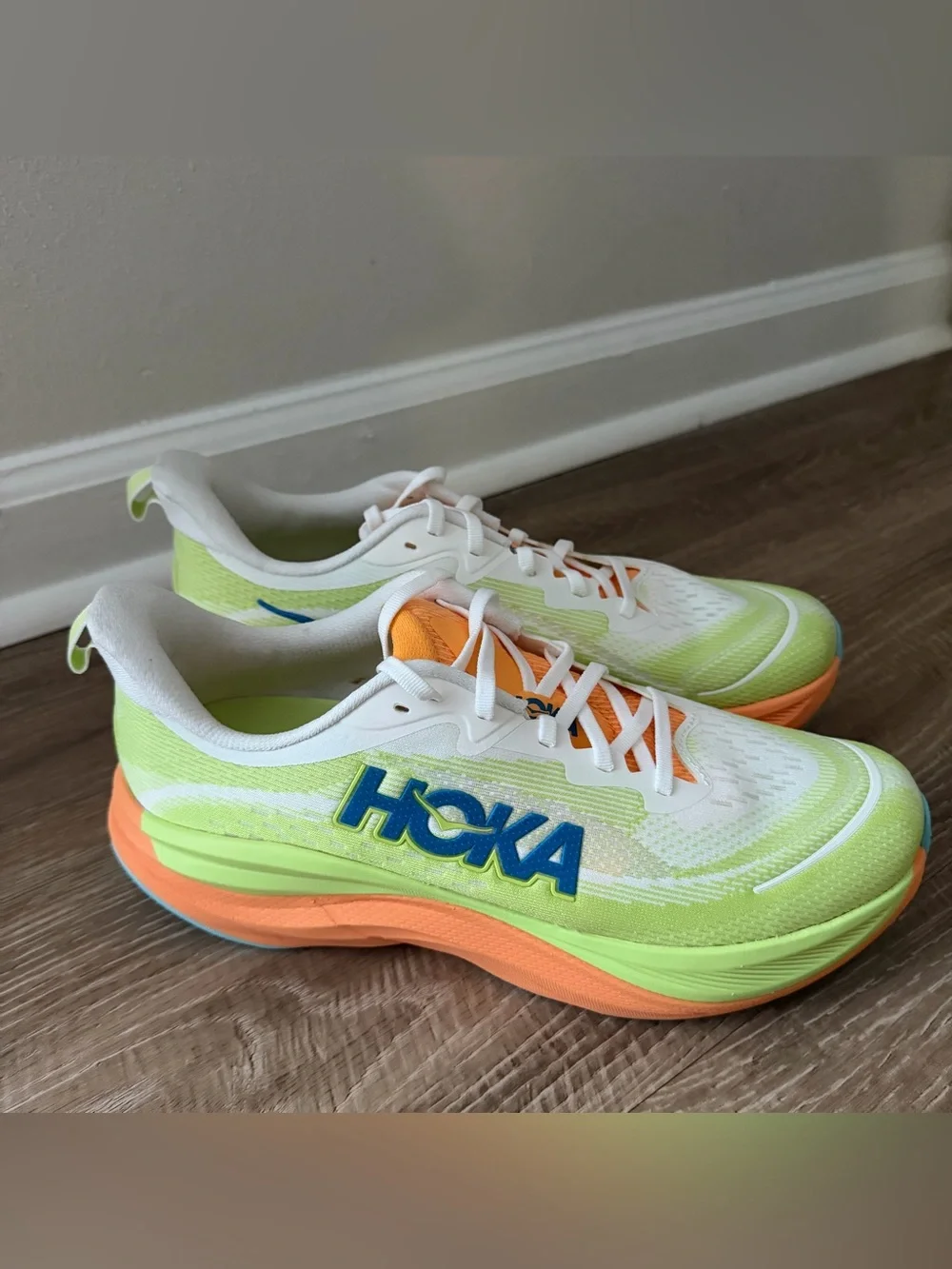 Hola Skyflow sneakers